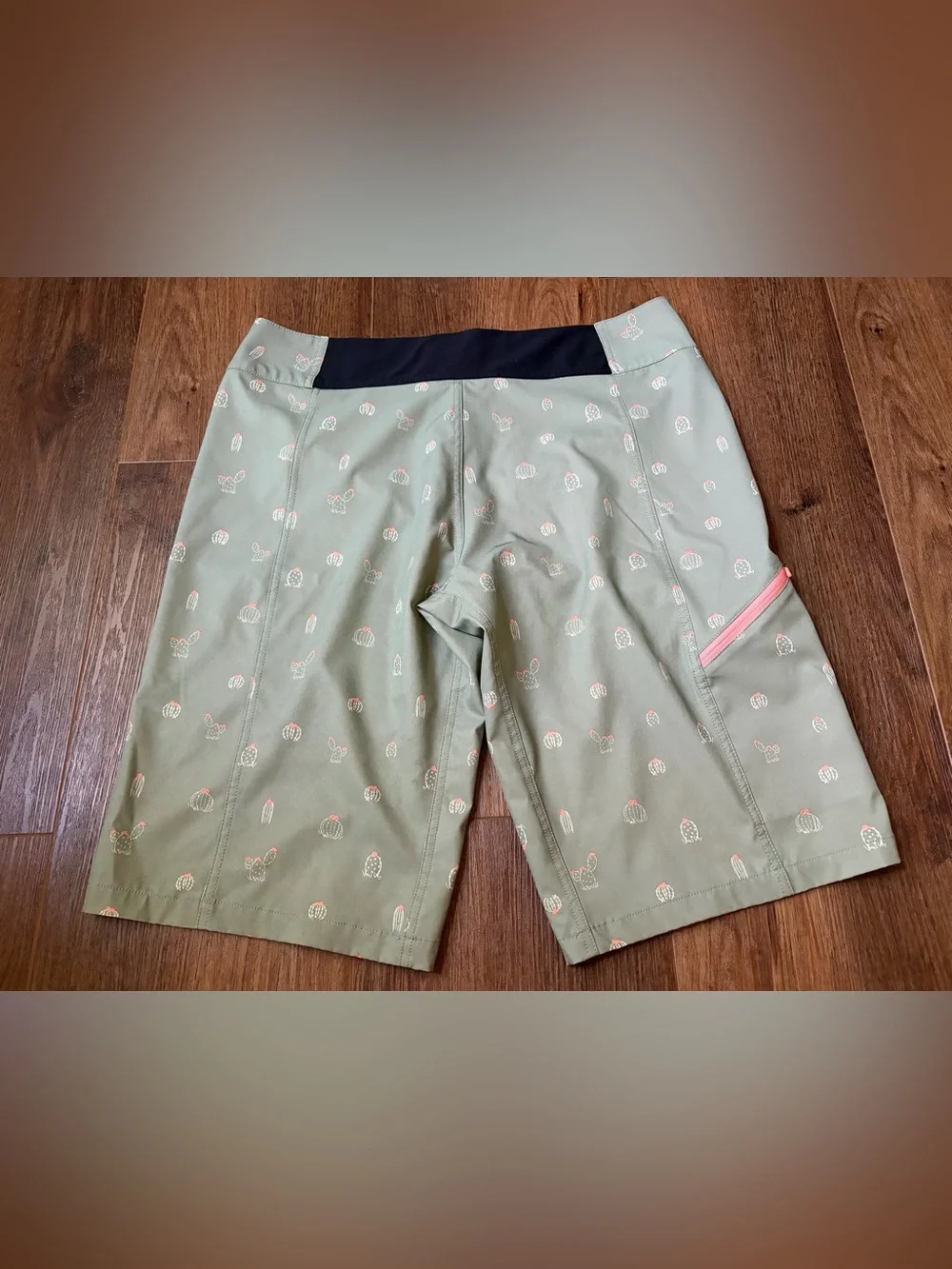 Wild Rye Bike Shorts Womens 10 Green 12